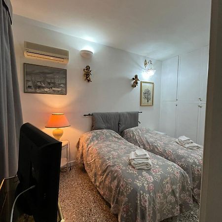 فندق Stanza Con Ottima Posizione روما المظهر الخارجي الصورة